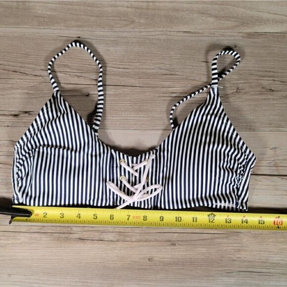 XhilarationāJuniors'āLace-upāFrontĀ BlueāStripeāBikiniāTopāSzāL - Picture 7 of 13